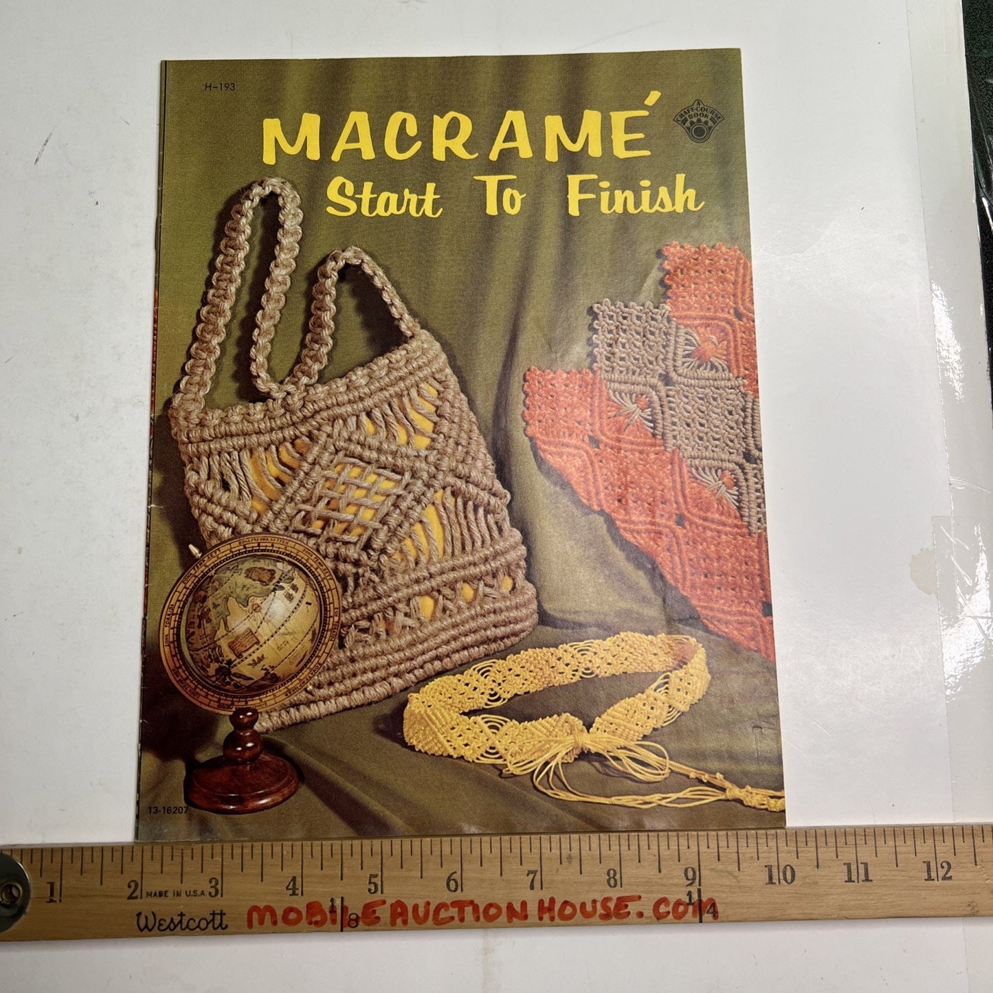 1971 Craft Course H-193 Macrame Start Finish Patterns Purse Necklace Belt Décor