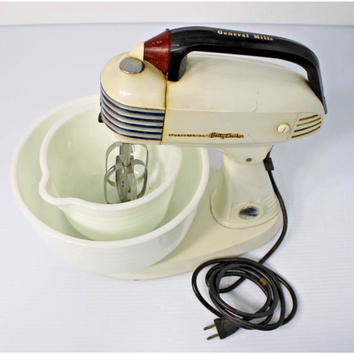 Vintage 1958 General Mills Betty Crocker Stand Mixer Model GM-7A- Complete!