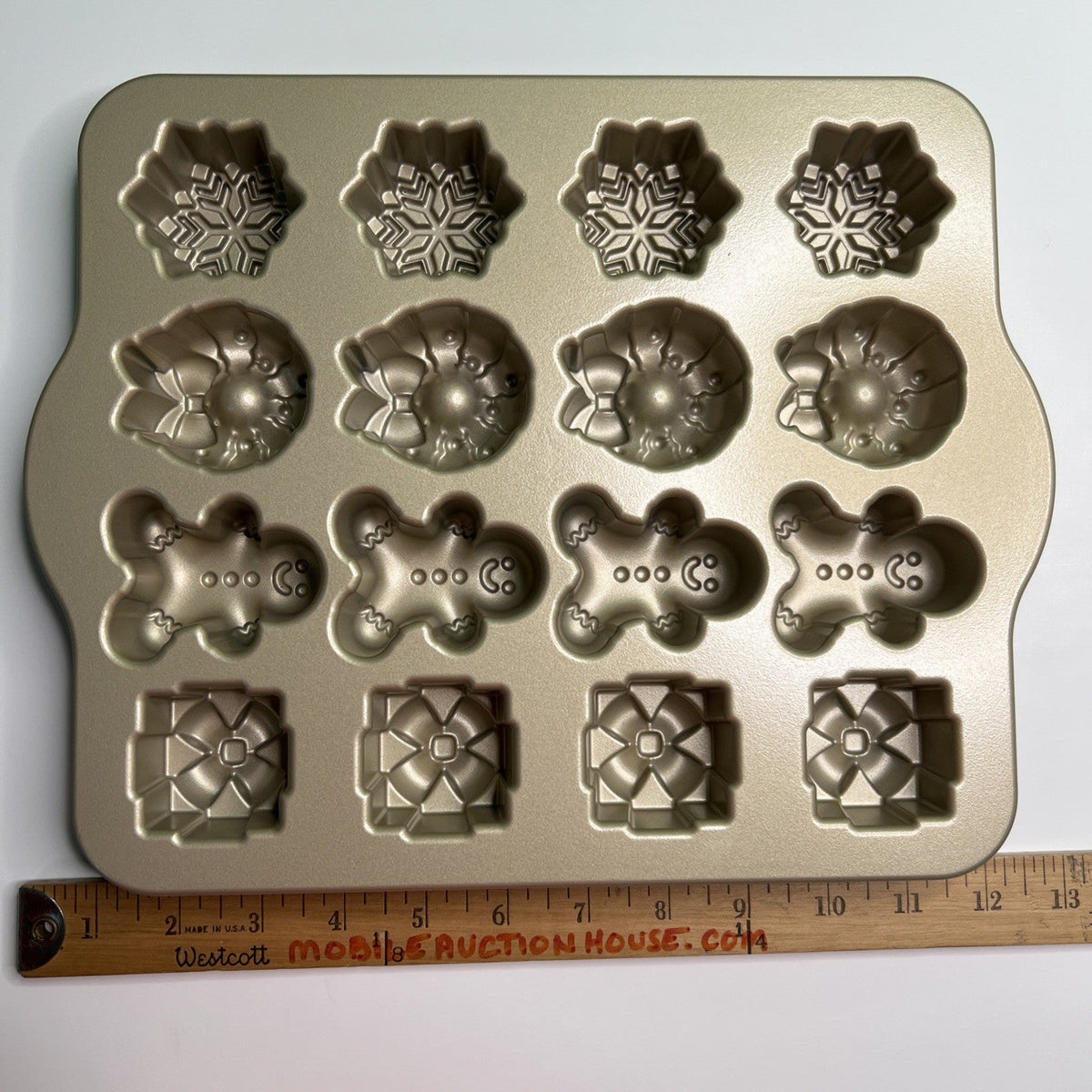 Nordic Ware Holiday Teacakes Pan Heavy Cast Aluminum Gold Williams Sonoma Xmas