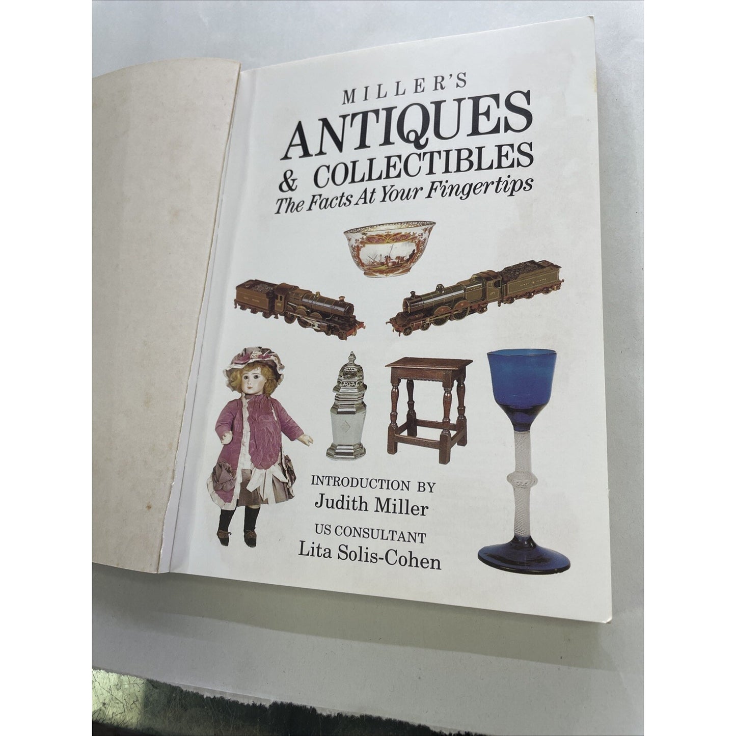 Miller's Antiques & Collectibles: The Facts at Your Fingertips (Paperback, 1994)