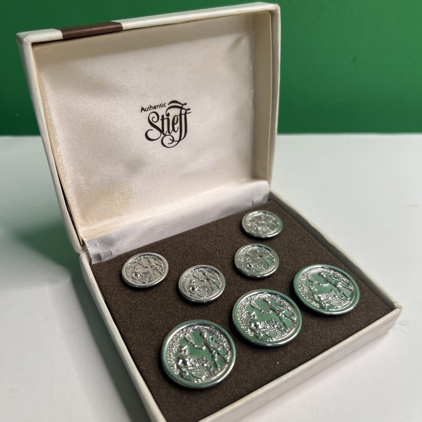 Stieff Smithsonian Series 7 Piece Boxed Set Silver Pewter Buttons Badminton