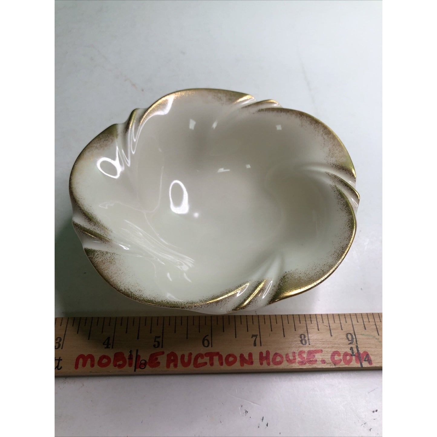 LENOX Dorset Collection Dessert Nut Bowl Candy Dish w/24K Gold Trim Swirl Edge