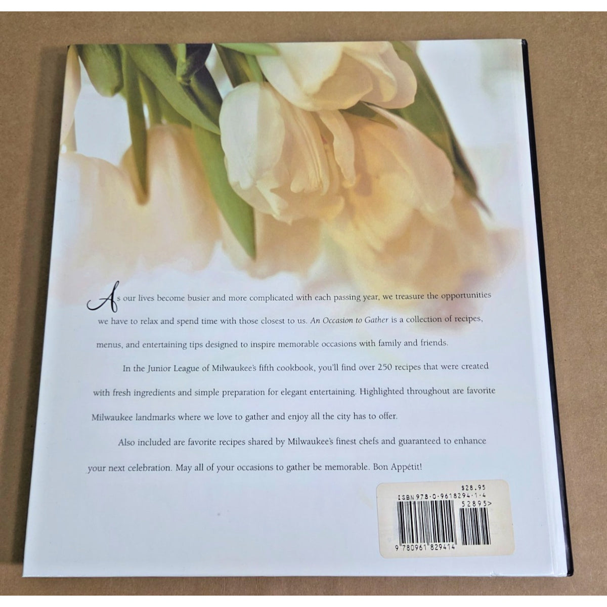 An Occasion to Gather: Milwaukee Entertains Junior League Cookbook - Like New