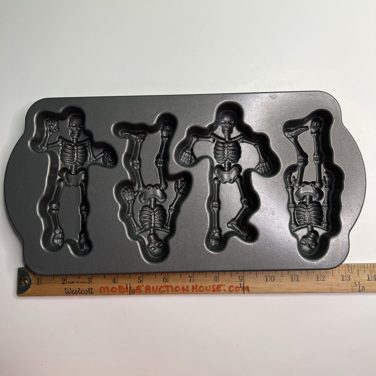 Williams Sonoma Nordic Ware Spooky Skeleton Cakelets Made In USA GUC Halloween
