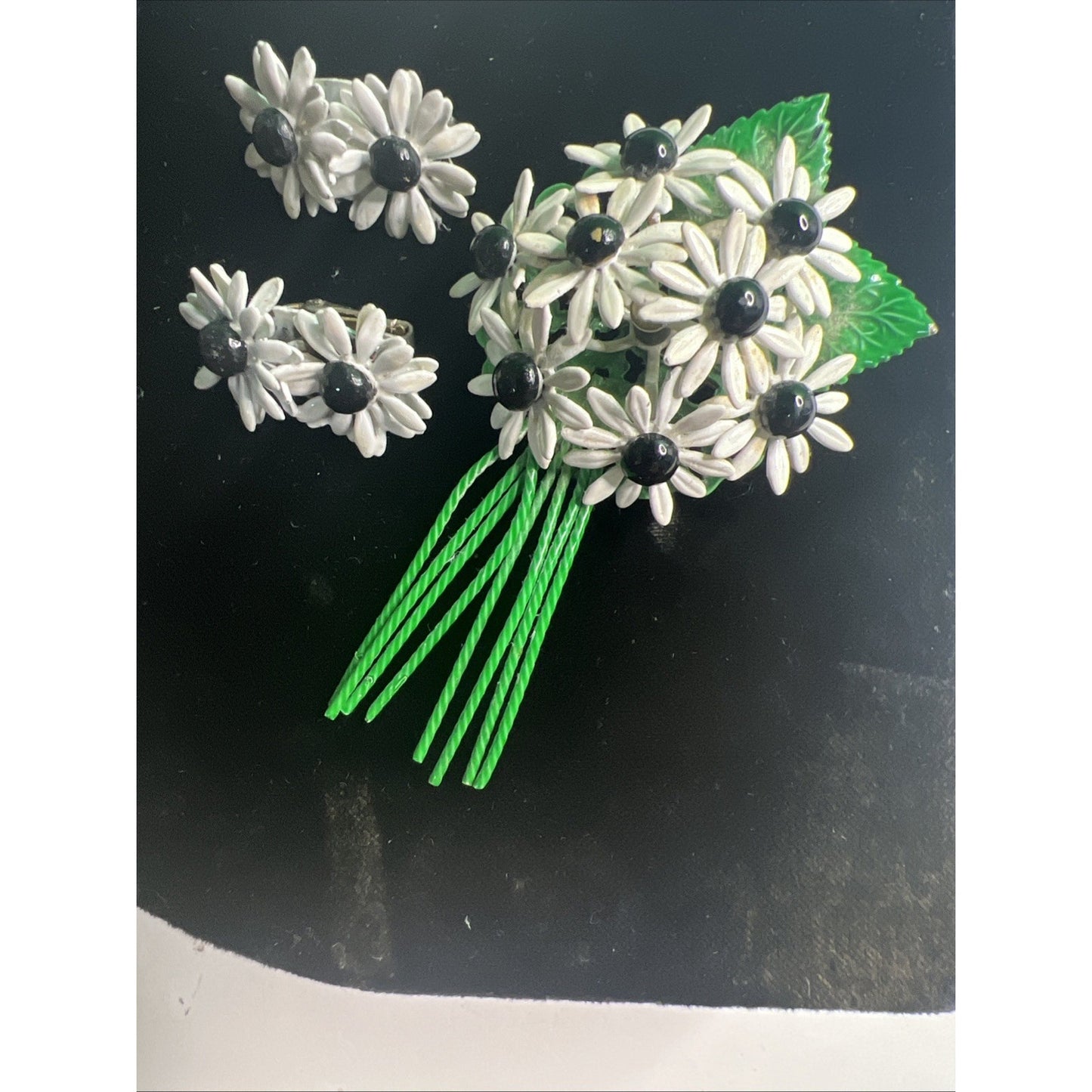 Mid-Century MCM Enamel Daisy Flower Brooch Pin & Clip Earrings Set Vintage
