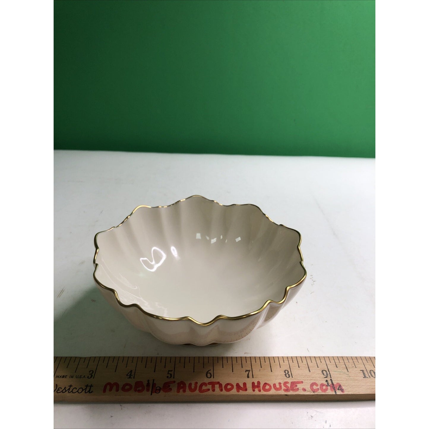 Lenox Symphony Ivory Porcelain Scalloped Footed Bowl 24 Kt Gold Edging Trim 6"