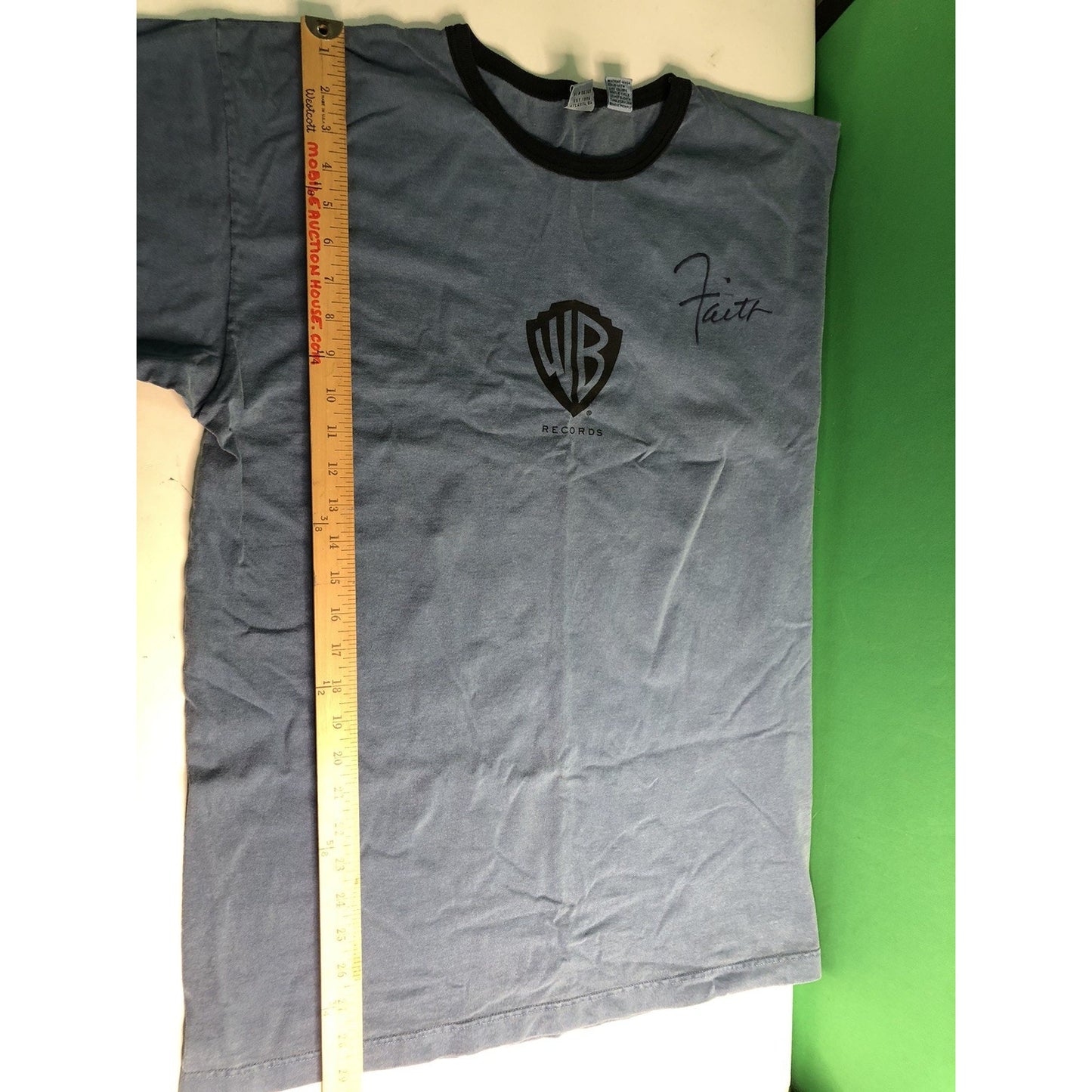 FAITH HILL Signed Autographed TSHIRT Size L WB Warner Brothers Blue Navy Trim