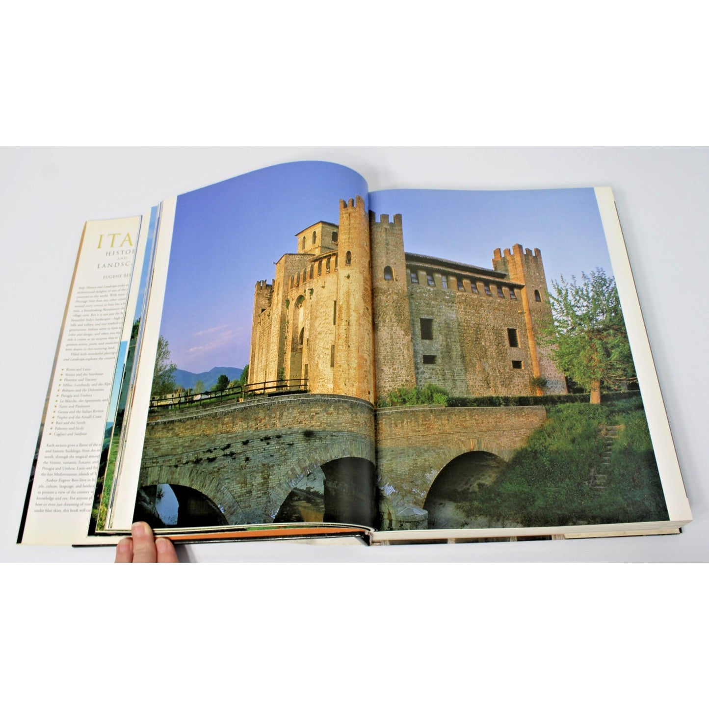 Italy: History and Landscape- Eugene Beer, 2006 HC/ DJ EXCELLENT Travel, Photos