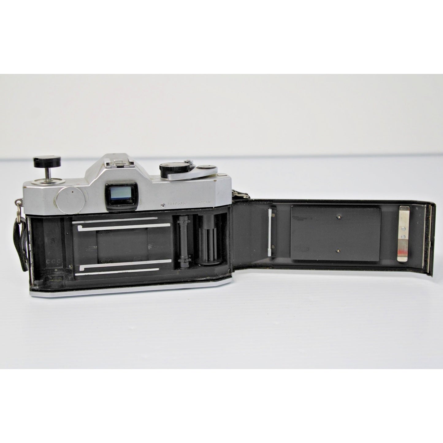 Vintage Yashica TL Electro 35mm SLR Film Camera with 50mm 1:1.9 Lens