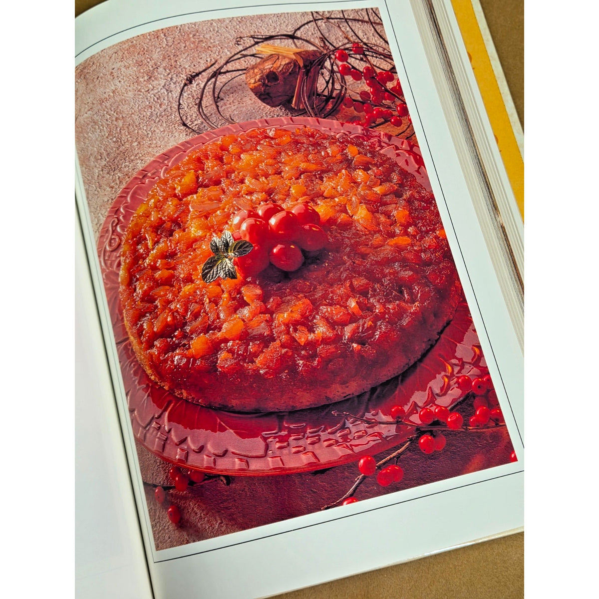 Vintage 1992 Treasury of Creative Cooking Cookbook - Gold Gilded Edges HC VG+