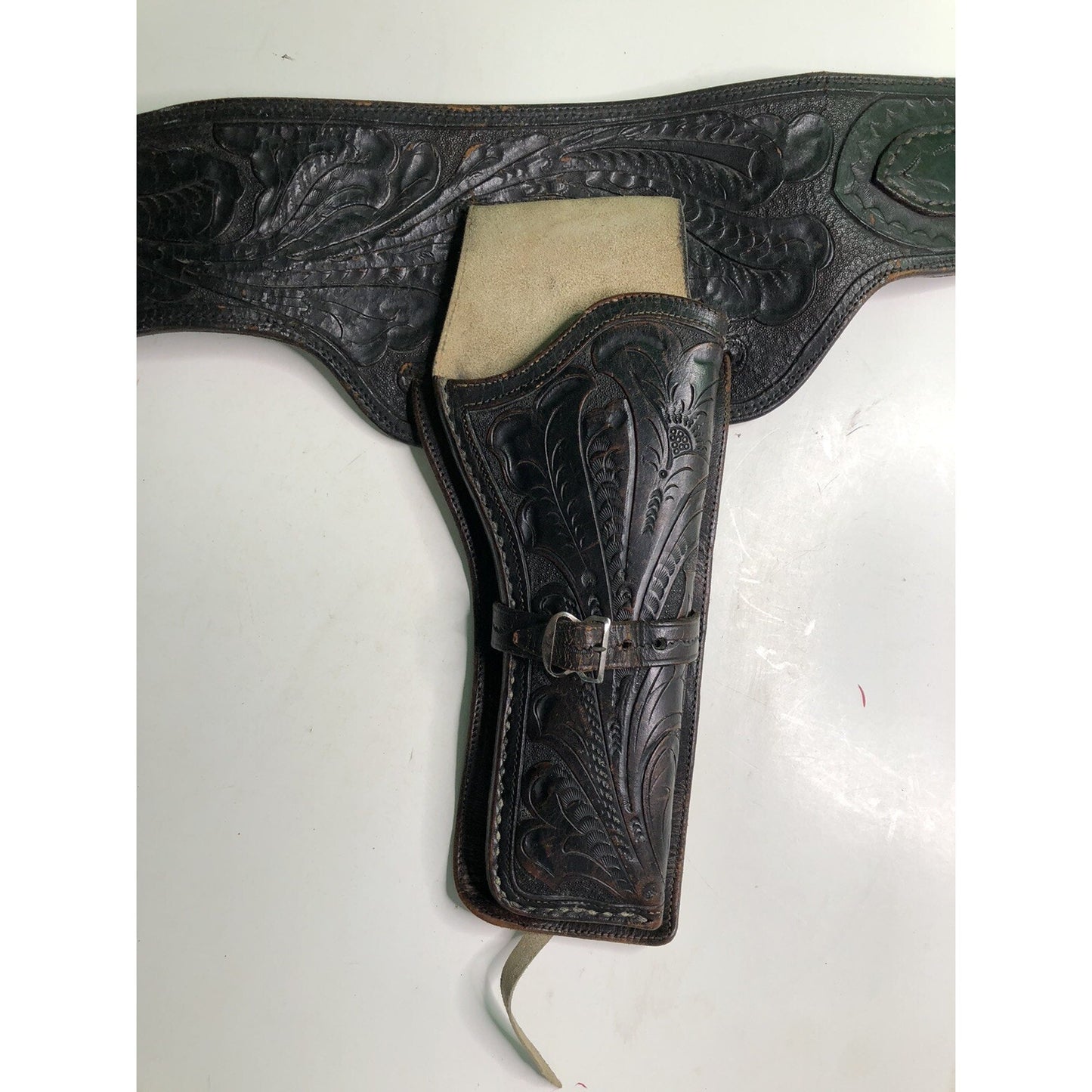 Vintage Western Tooled Leather GUN BELT & HOLSTER 12 Bullet Holders Pistol Draw