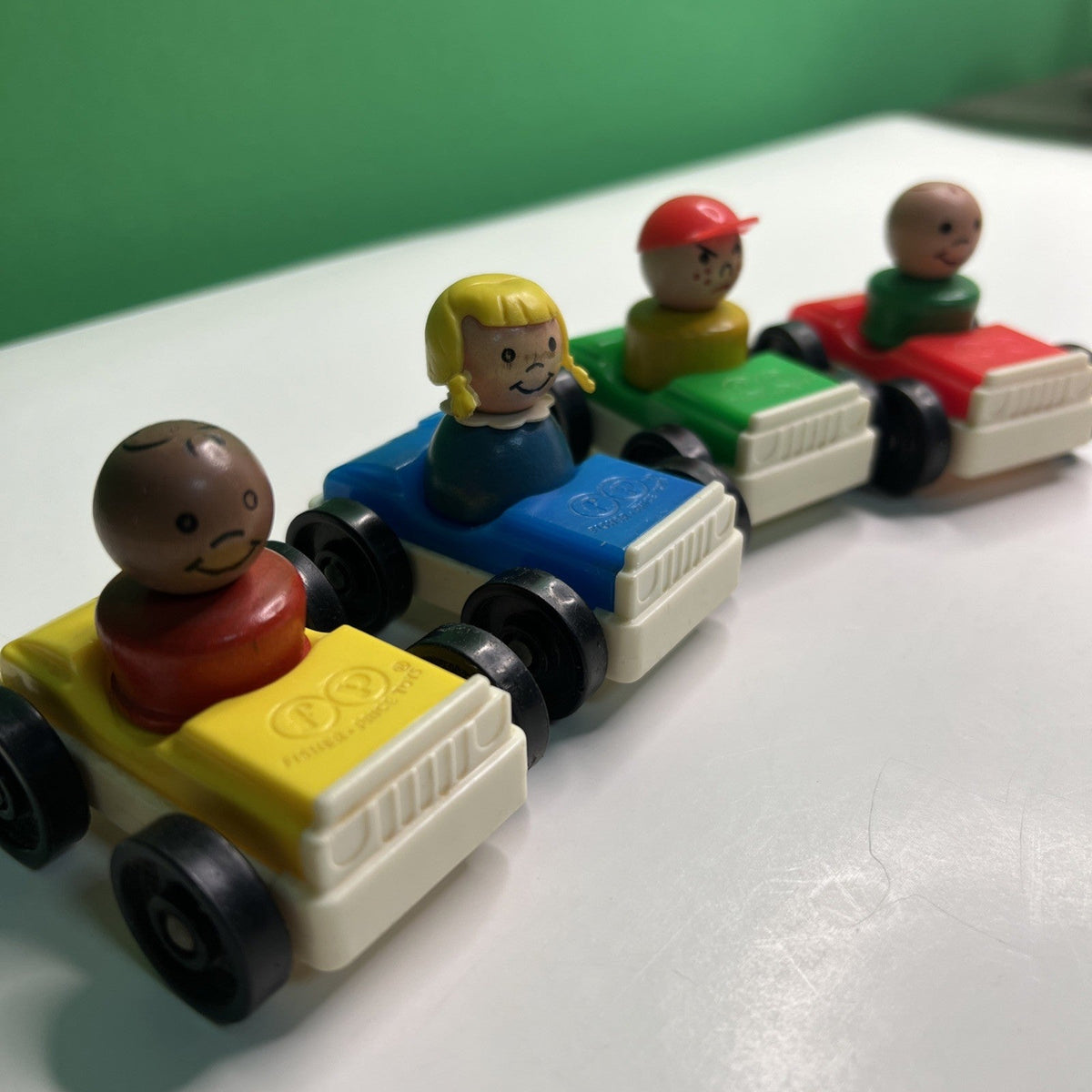 Vintage Fisher Price Little People Lot Of 8 Pieces 4 Cars 4 Drivers