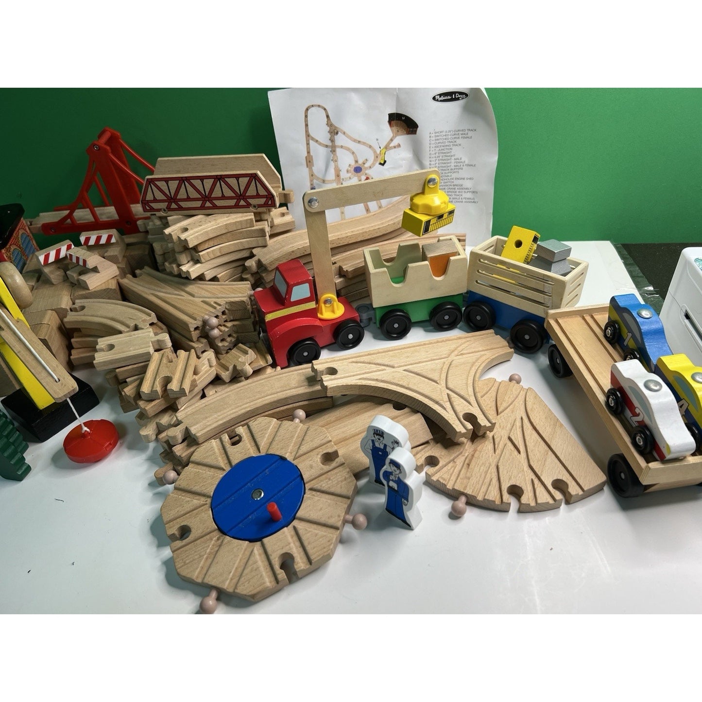 Wooden Train Railway Set 140+pcs Brio Compatible Track & Trains Melissa & Doug