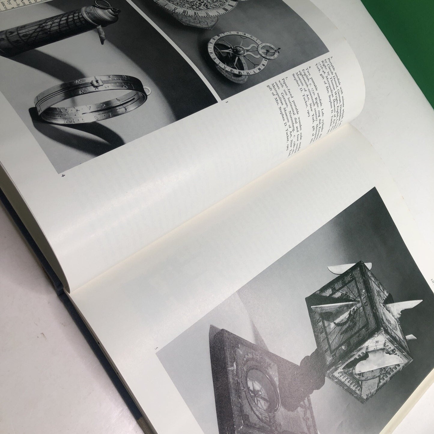 CLOCKS (THE SMITHSONIAN ILLUSTRATED LIBRARY OF ANTIQUES) Douglas H. Shaffer 1980