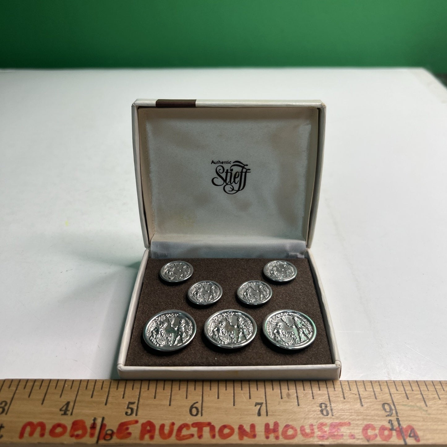 Stieff Smithsonian Series 7 Piece Boxed Set Silver Pewter Buttons Badminton