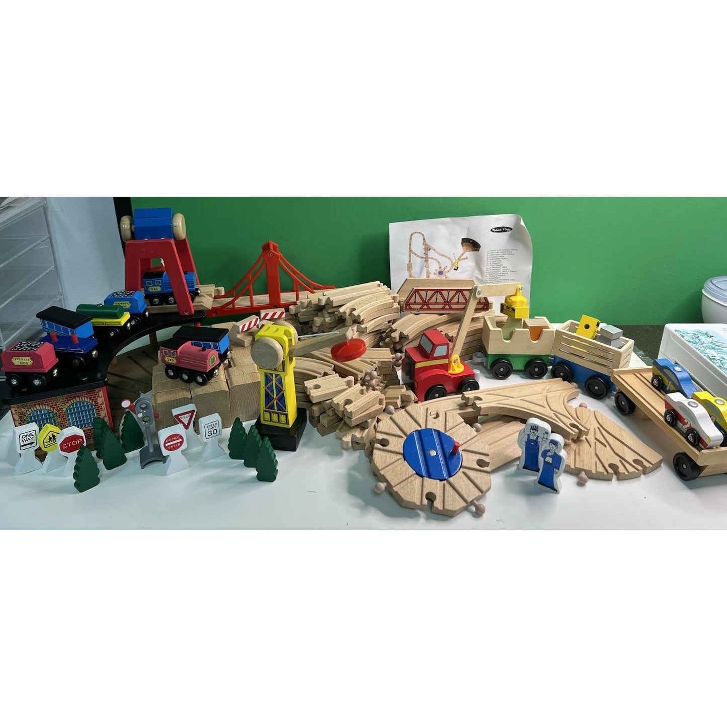 Wooden Train Railway Set 140+pcs Brio Compatible Track & Trains Melissa & Doug