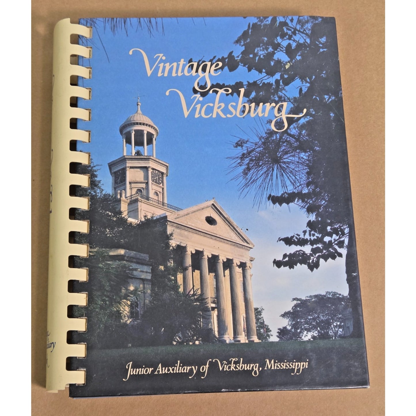Vintage Vicksburg Cookbook 1986 2nd Printing Junior Auxiliary MS Southern Recipe