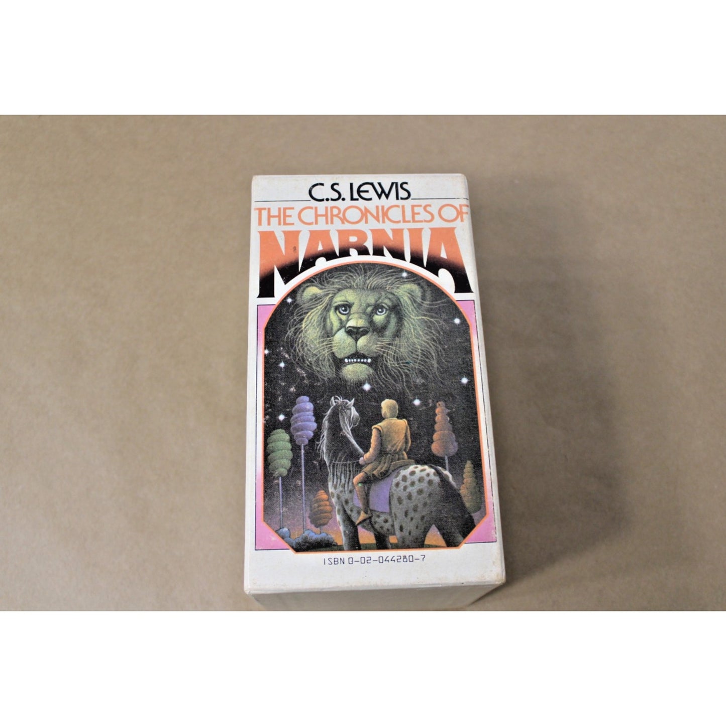 Vintage Chronicles of Narnia Box Set, 7 books by C.S.Lewis, Art by Roger Hane