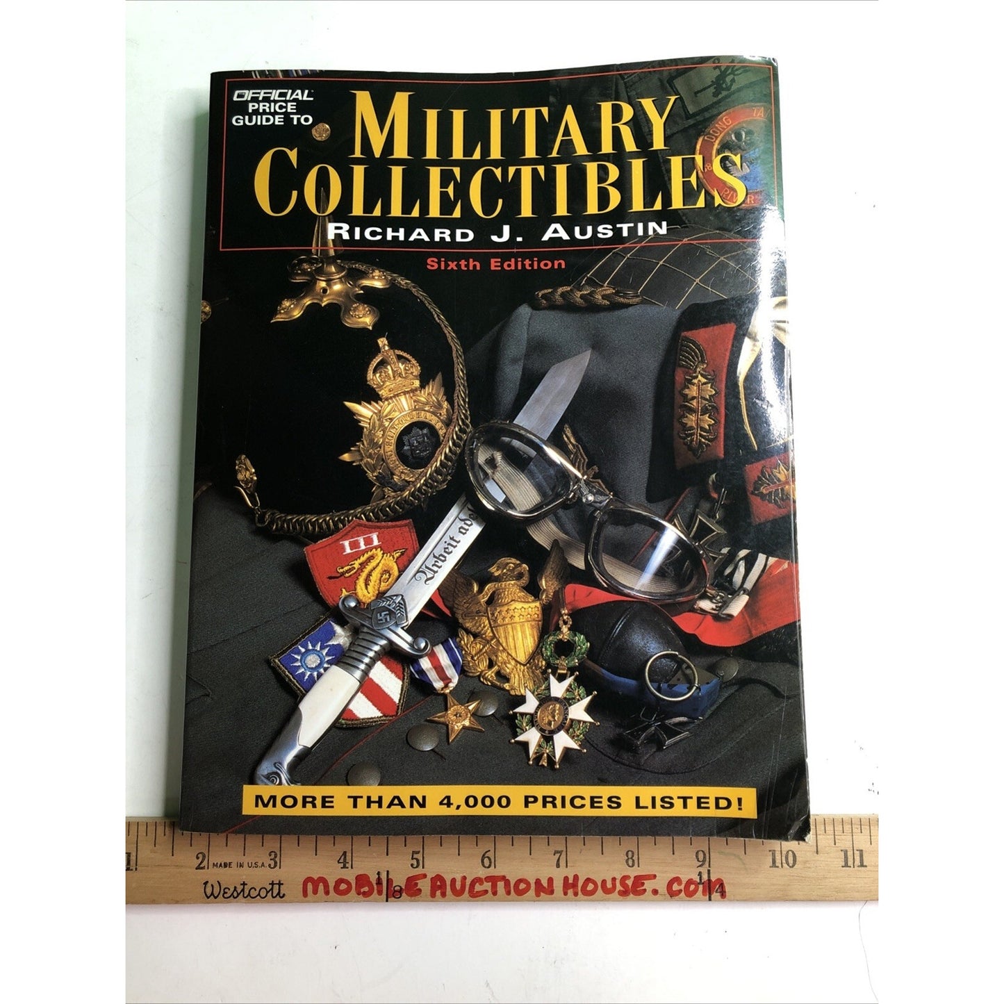 Official Price Guide Military Collectibles Sixth Edition Richard J. Austin 1998