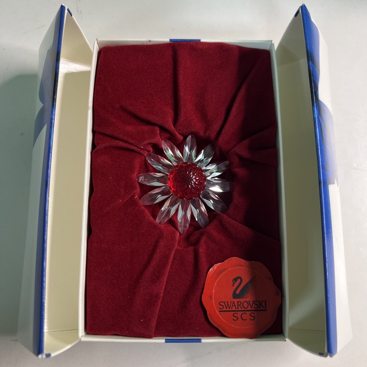 2000 Swarovski Collectors Society Crystal Daisy Red Center Austria 1 Year Gift
