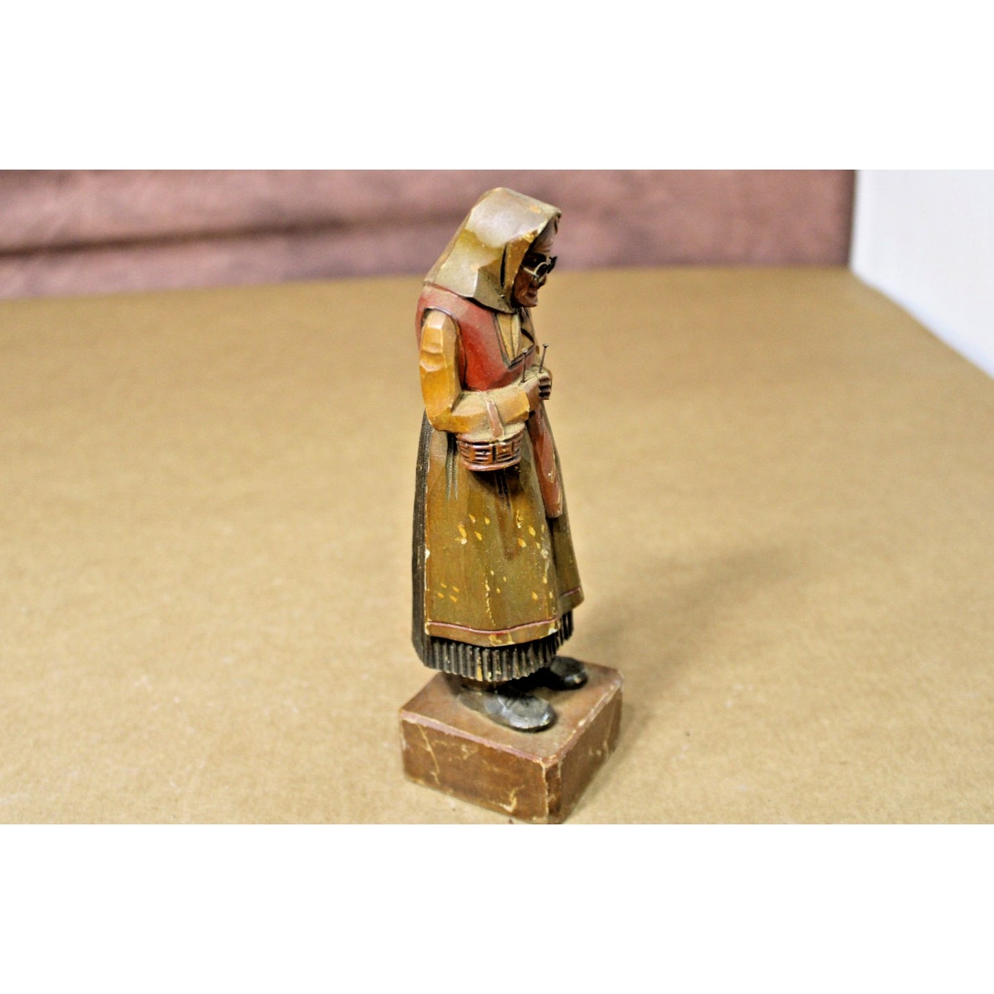 ANRI Hand-Carved Wooden Figure, Made in Italy, 7 inch Knitting Grandmother