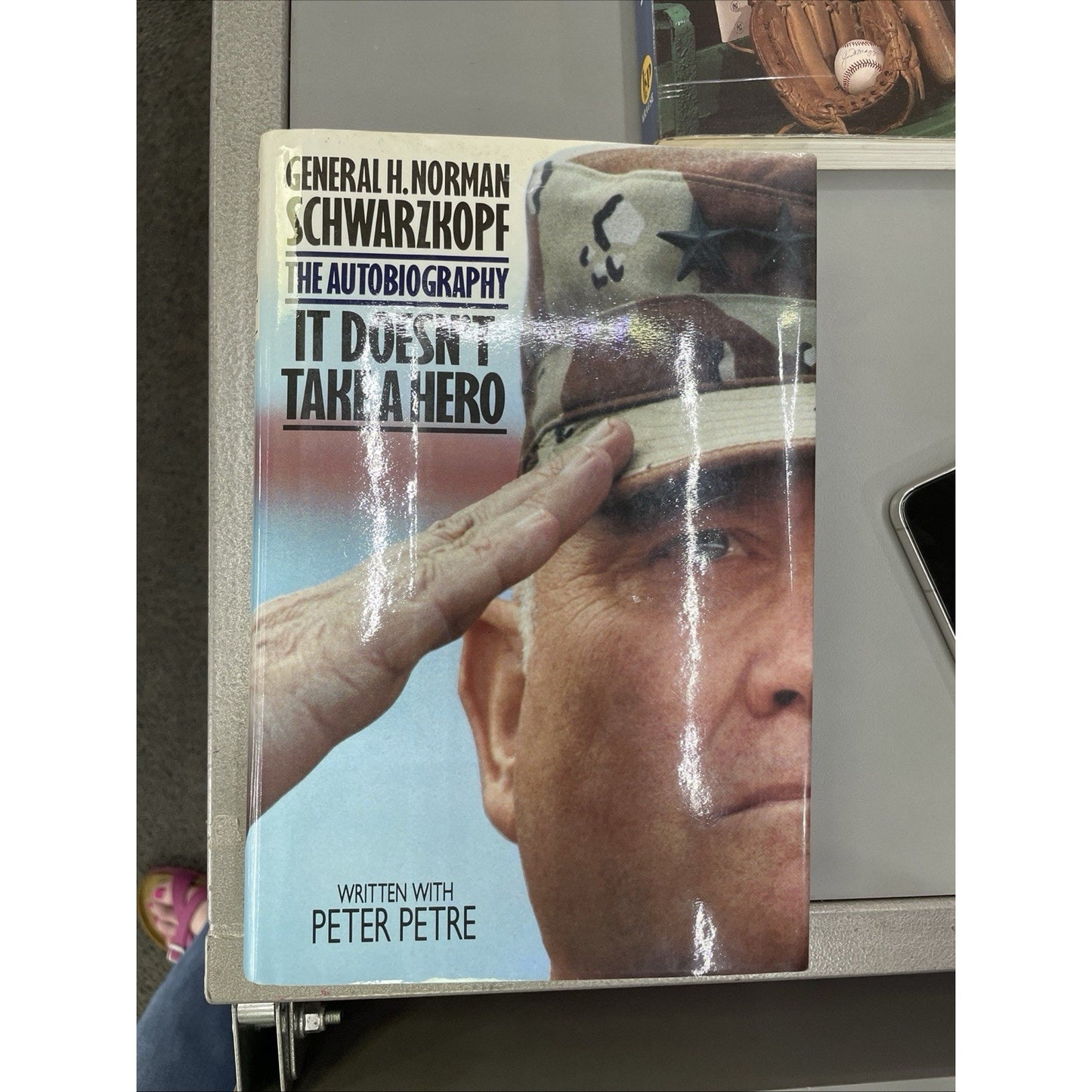 It Doesn't Take a Hero General H. Norman Schwarzkopf The Autobiography Petre