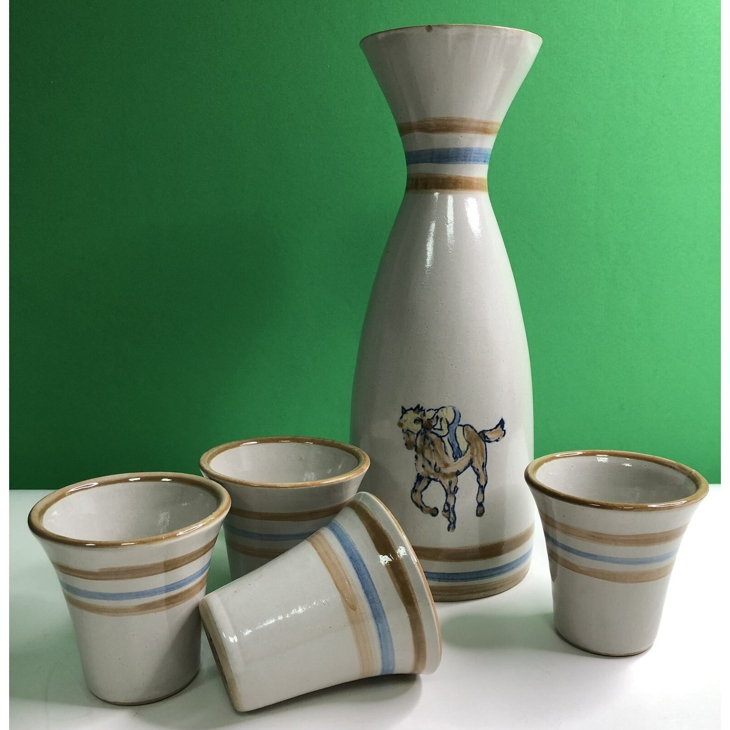 Vintage LOUISVILLE STONEWARE Made In KENTUCKY Derby DECANTER Carafe & 4 CUPS SET