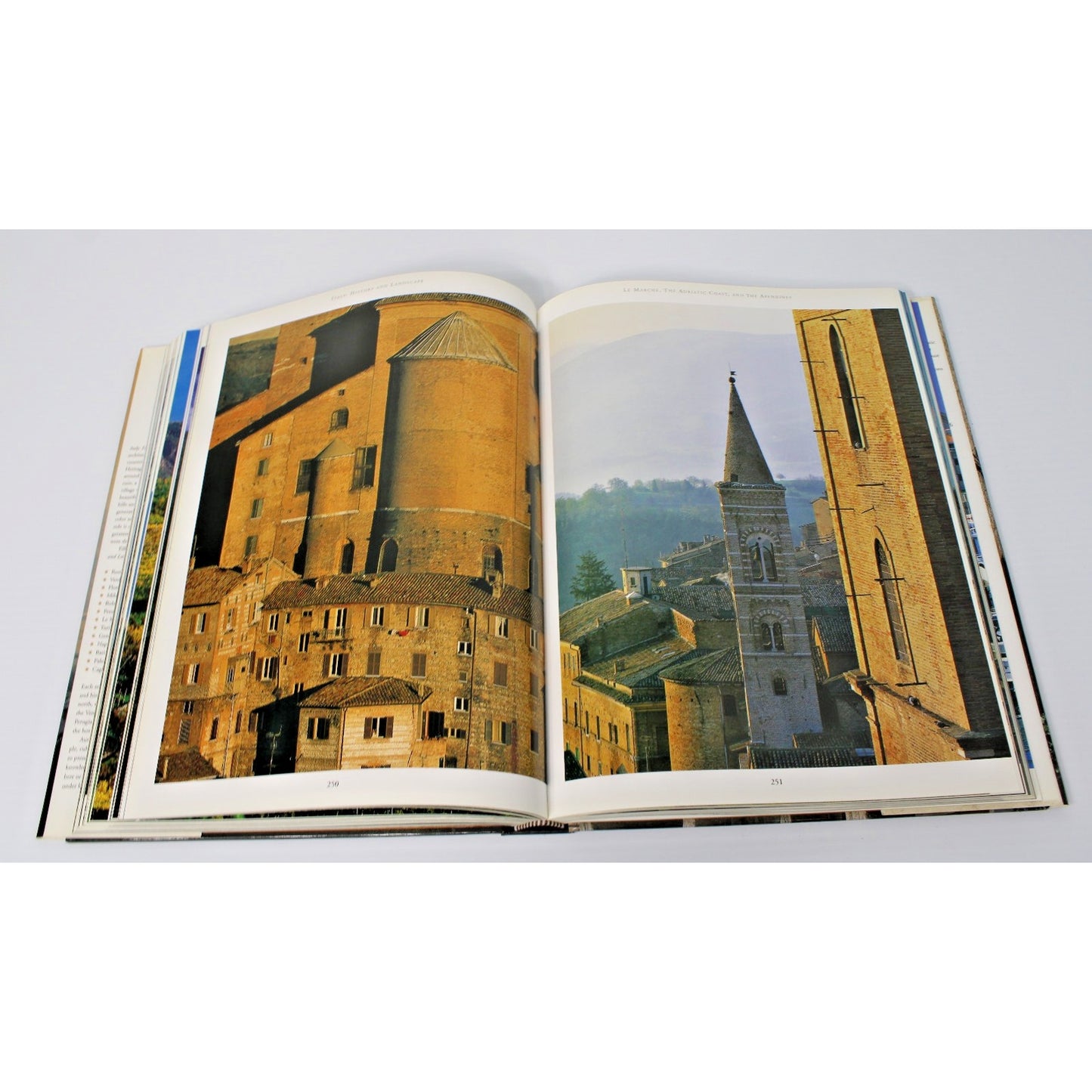 Italy: History and Landscape- Eugene Beer, 2006 HC/ DJ EXCELLENT Travel, Photos