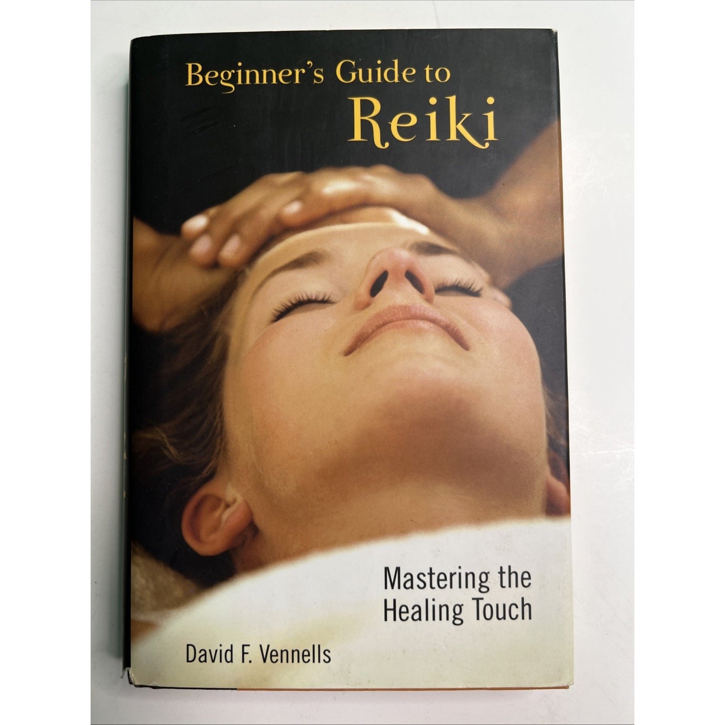 BEGINNER'S GUIDE TO REIKI Mastering the Healing Touch by David F Vennells HC DJ