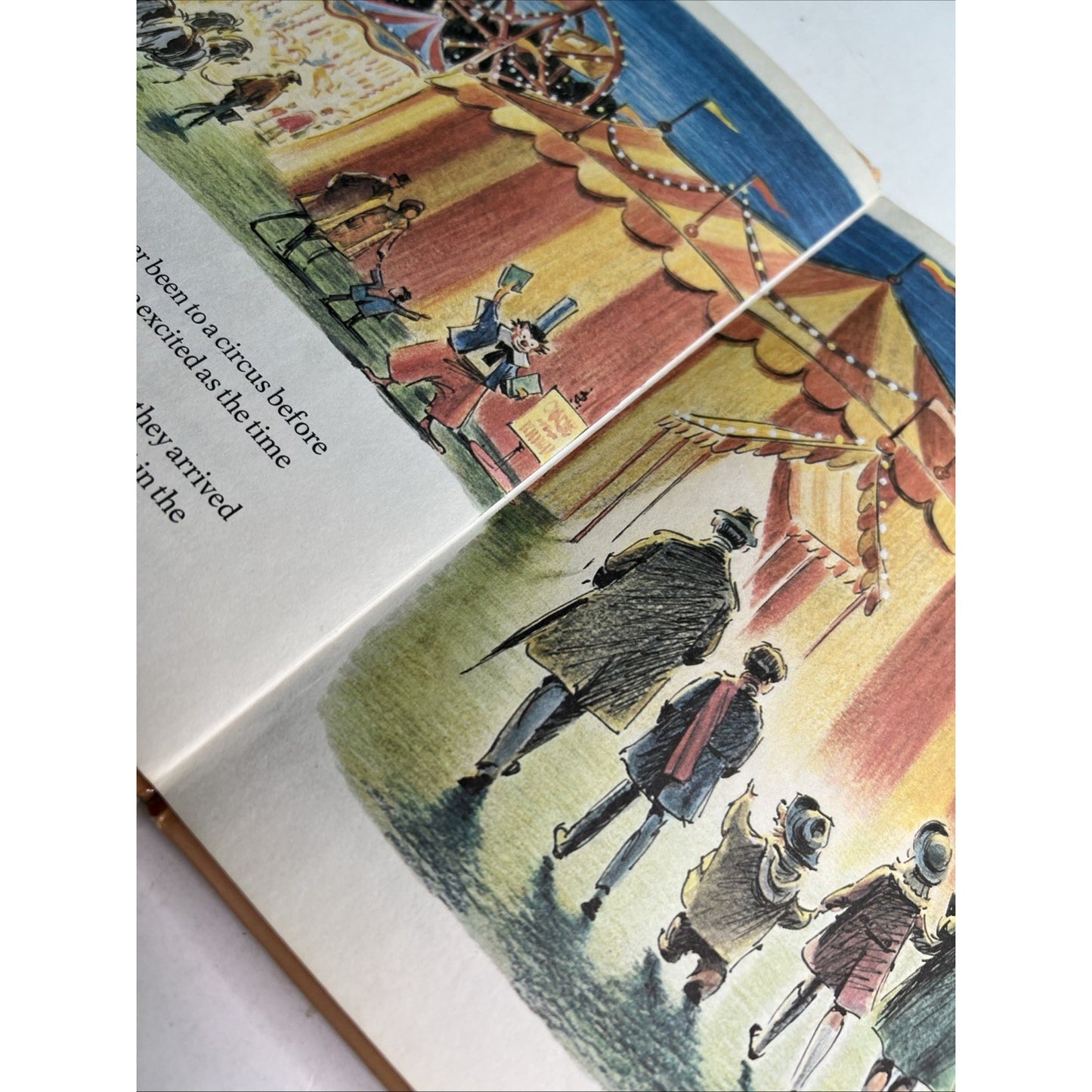 Paddington at the Circus by Fred Banbery Michael Bond Hardcover 1st Edition 1974