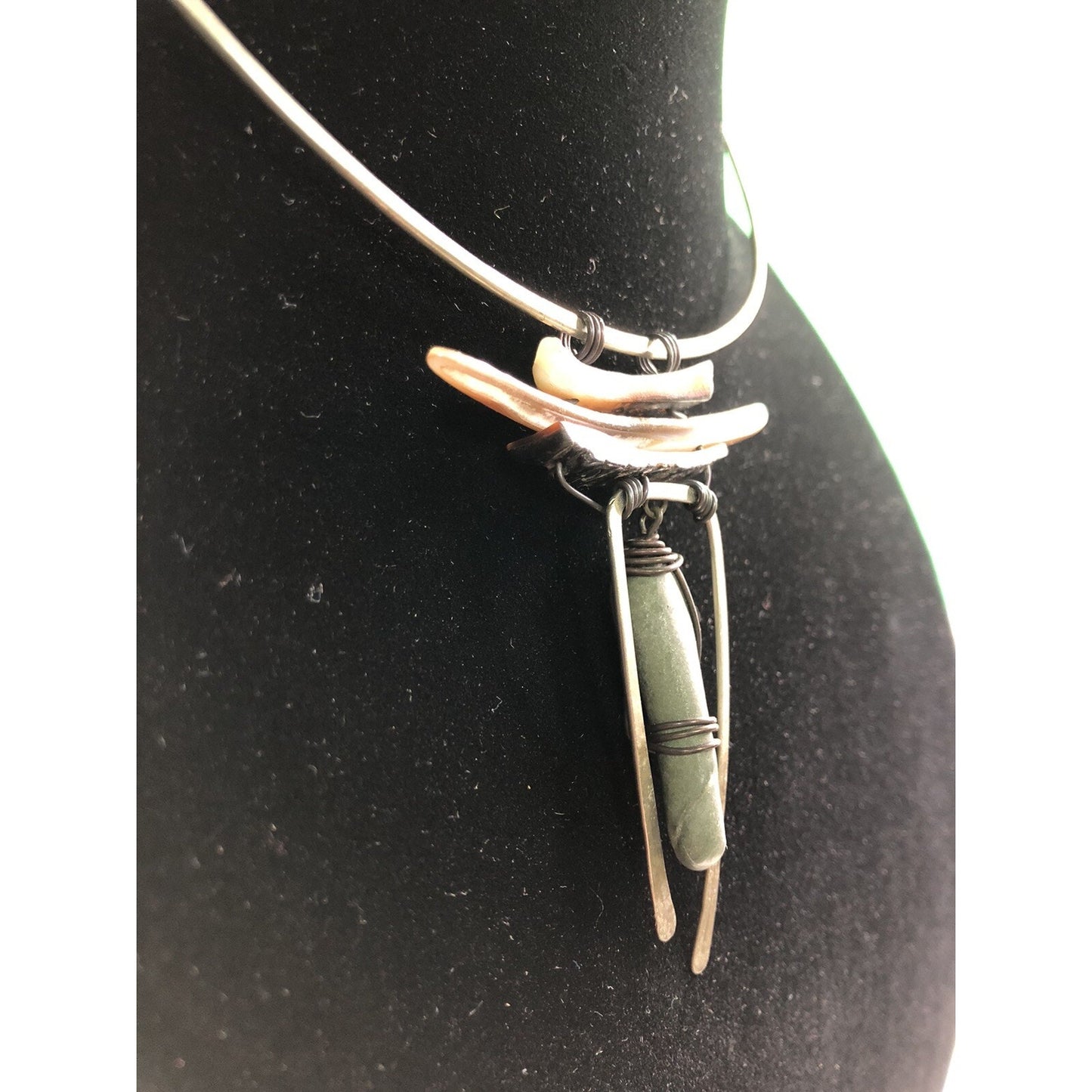 Vintage Stone Shell Metal Wire Wrapped Collar Choker Necklace Pendant