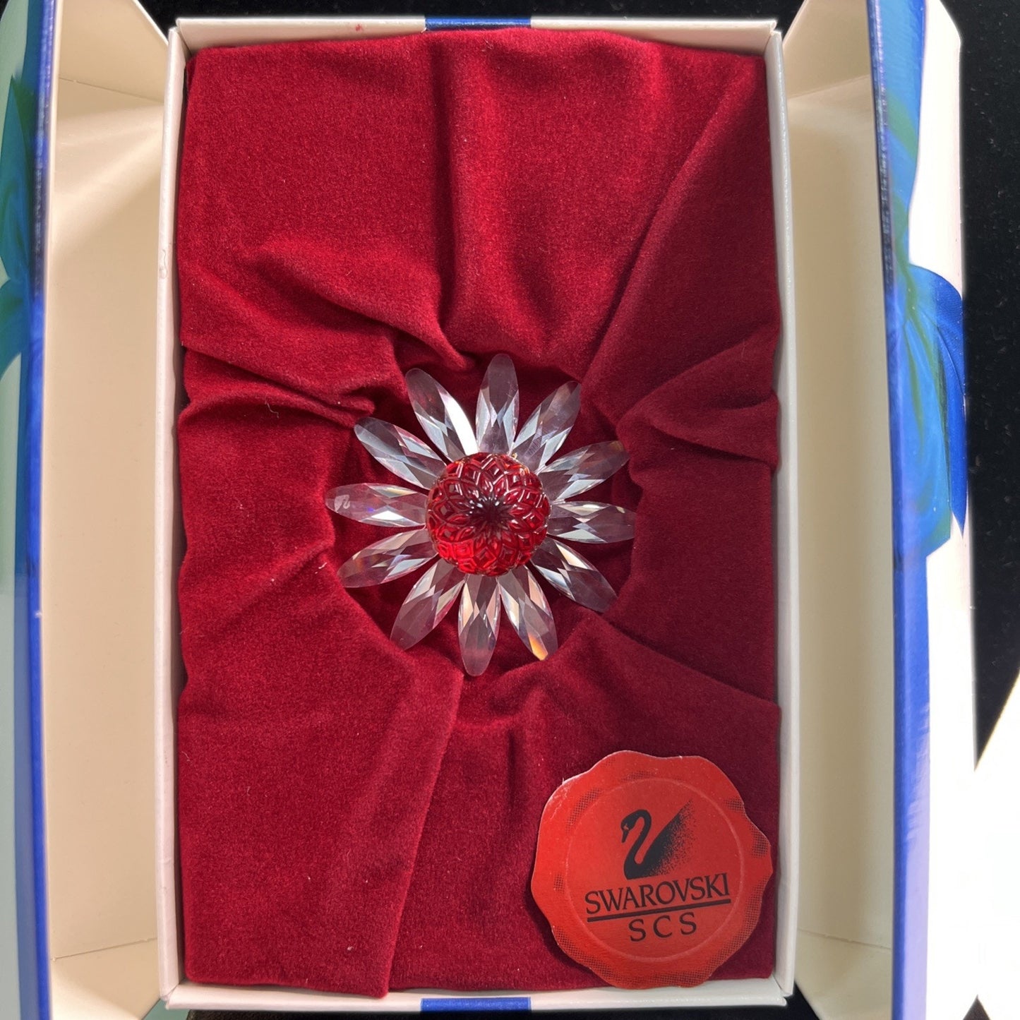2000 Swarovski Collectors Society Crystal Daisy Red Center Austria 1 Year Gift
