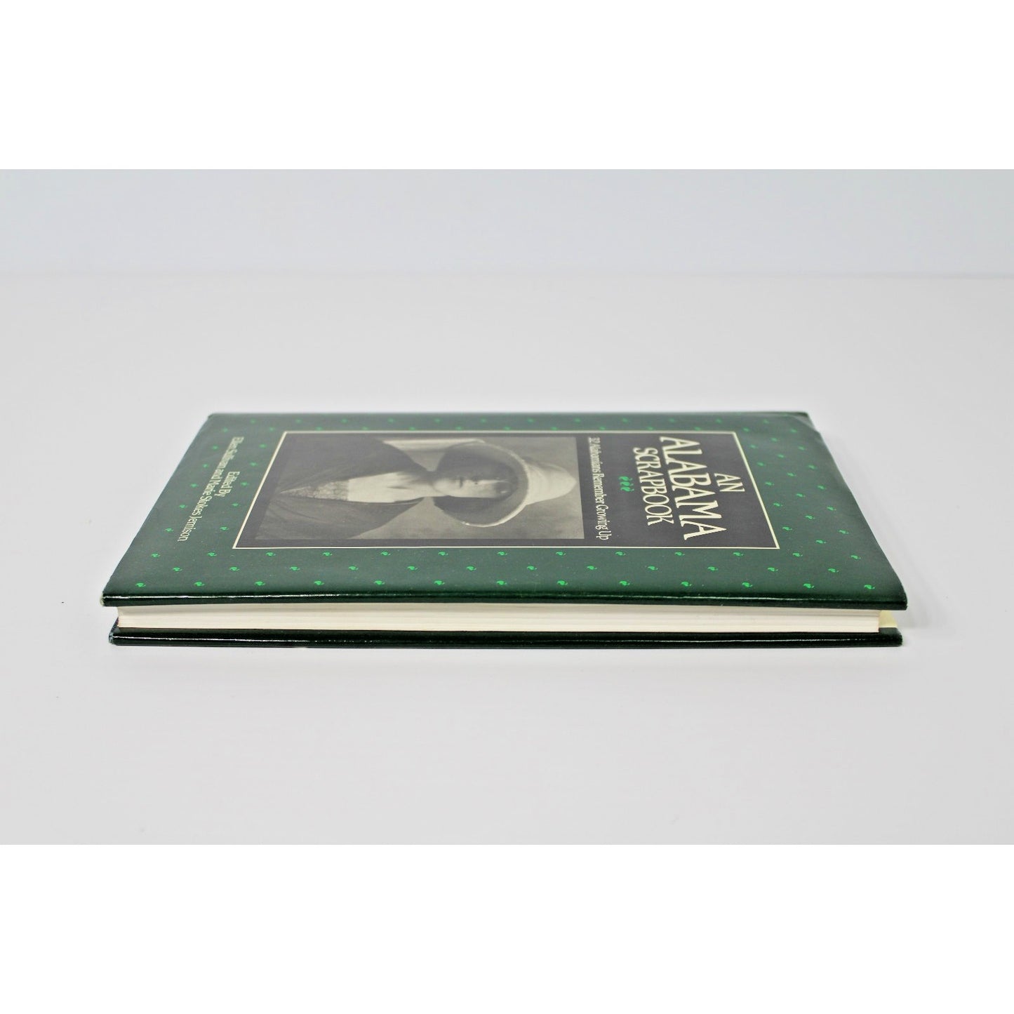 An Alabama Scrapbook: 32 Alabamians Remember Growing Up- Sullivan & Jemison 1988