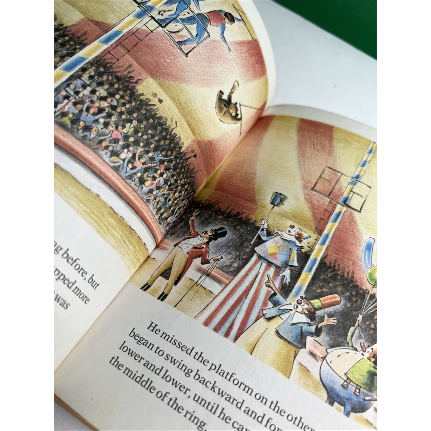 Paddington at the Circus by Fred Banbery Michael Bond Hardcover 1st Edition 1974