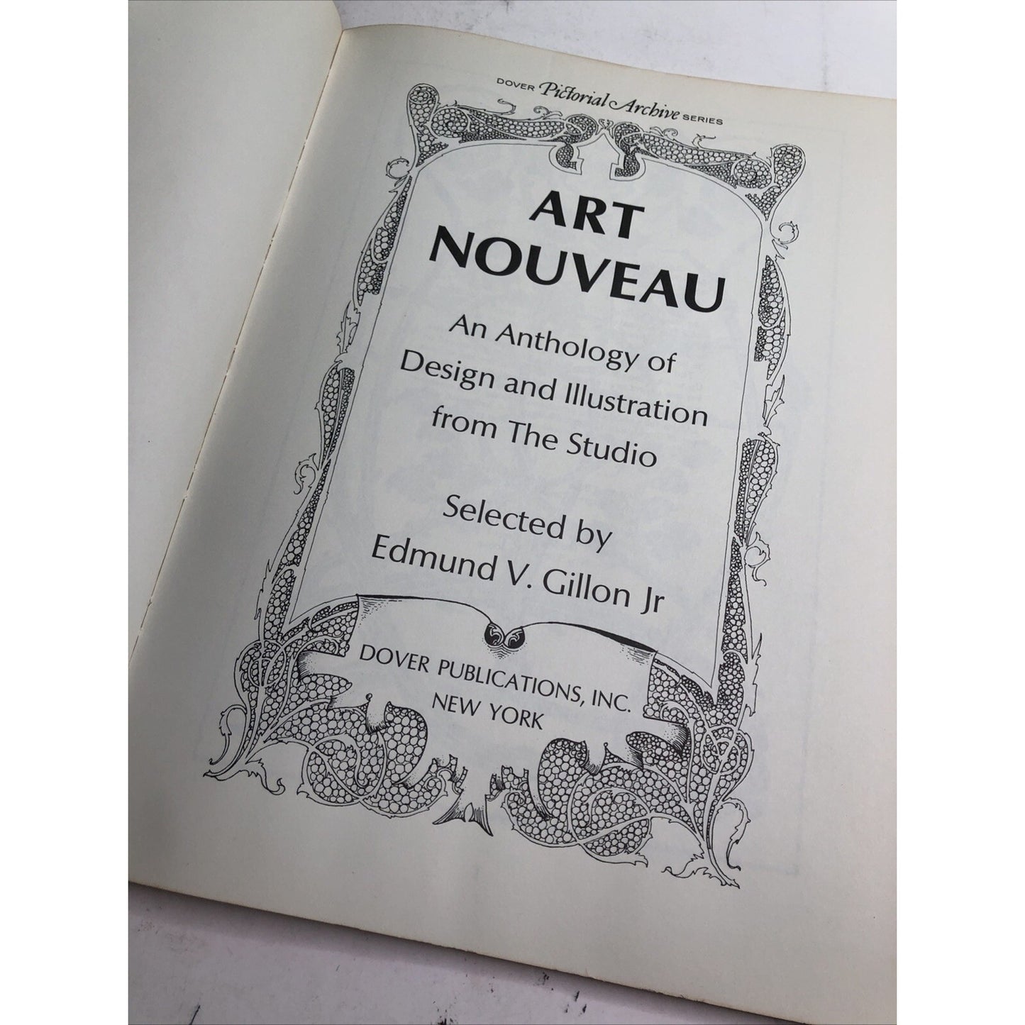 Art Nouveau : An Anthology of Design and Illustration Dover 1969 Edmund Gillon