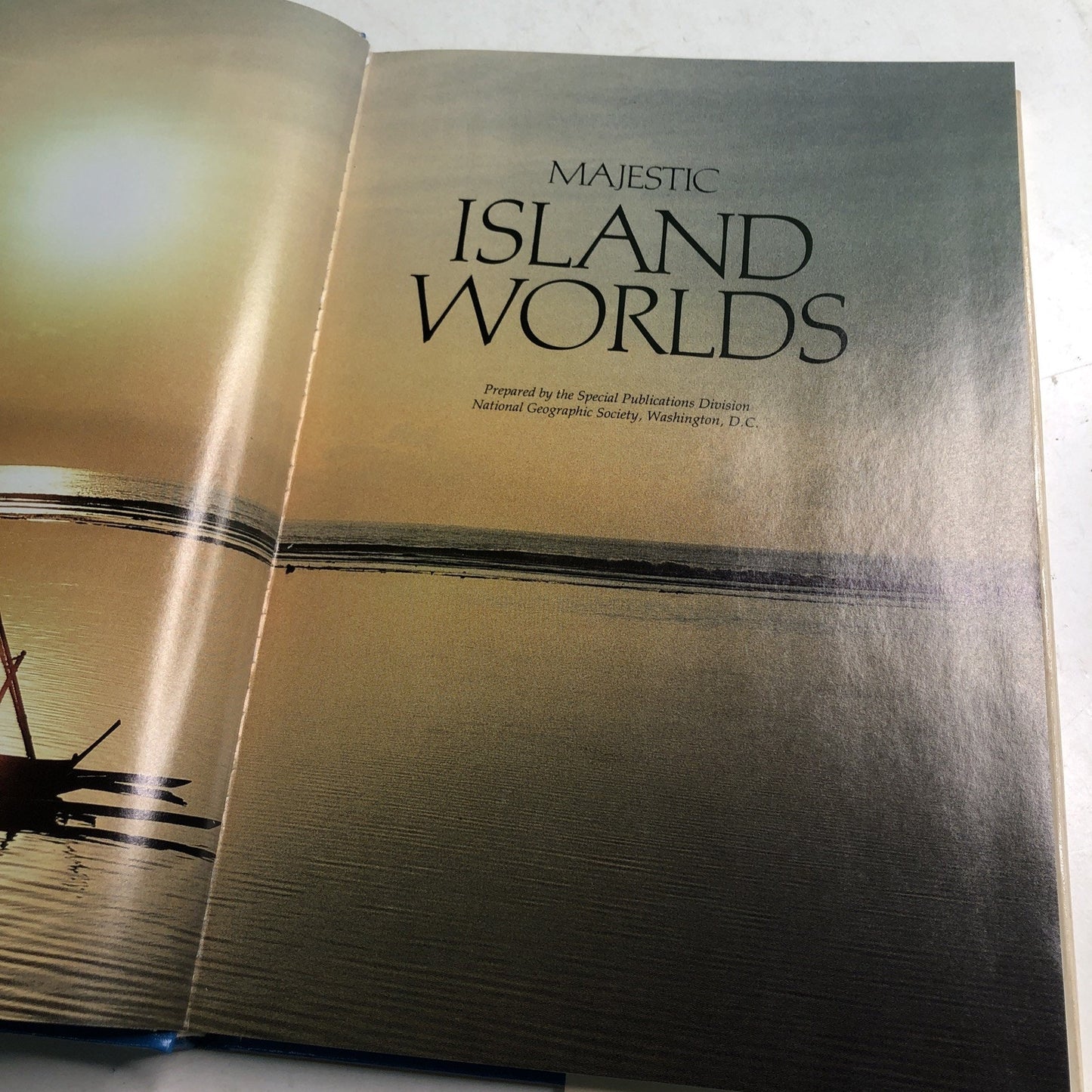 National Geographic Society: Majestic Island Worlds HC DJ 1987
