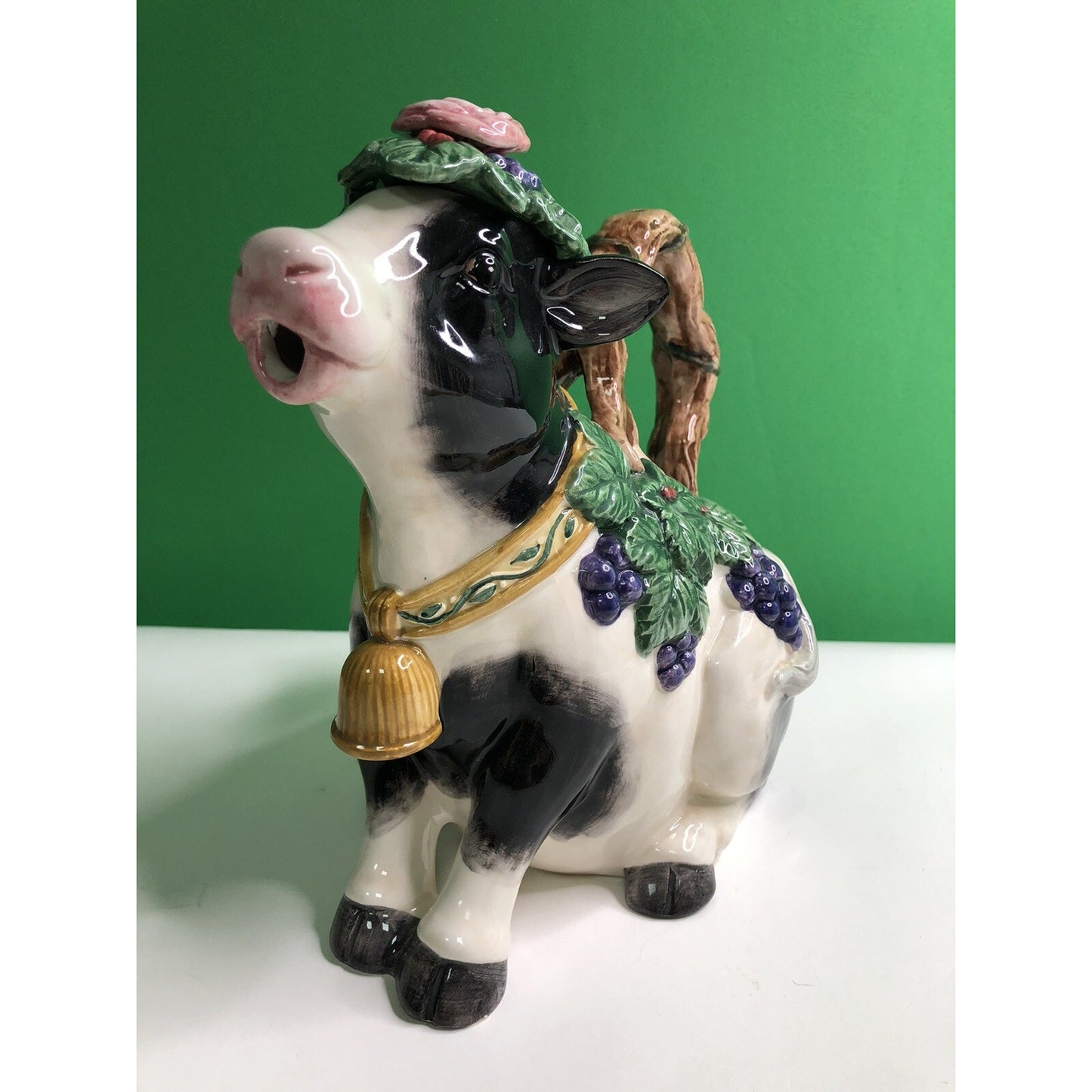 1994 Fitz & Floyd HEIDI HOLSTEIN TEAPOT Pitcher 35 oz Cow Giftware Grapevine Lid