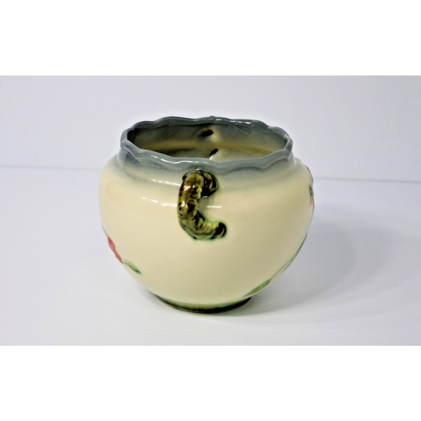 Pristine! Vintage HULL Pottery Woodland Jardiniere Planter Vase W7 5-1/2"