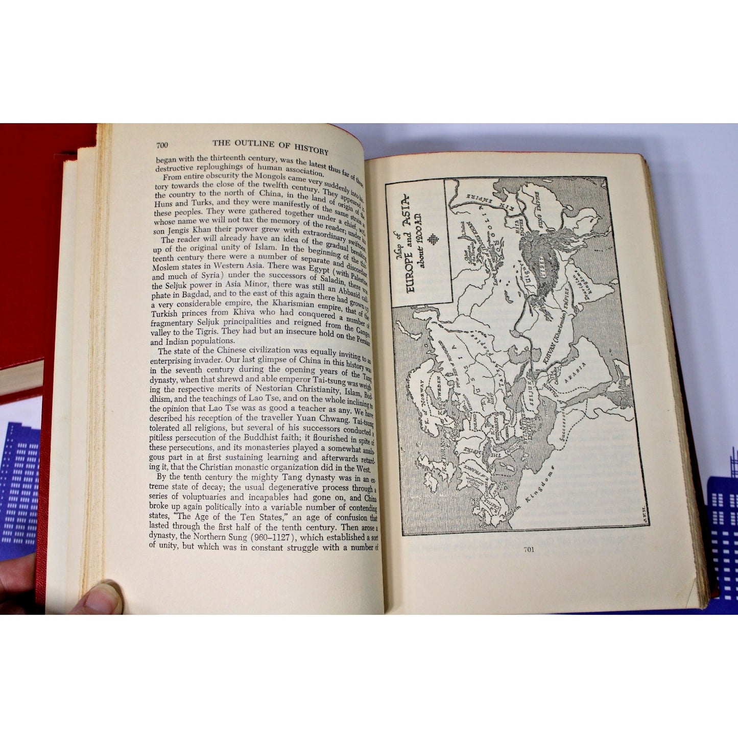 H.G. Wells- The Outline of History Vol. 1 & 2, Vintage 1949 Hardcover Set of 2