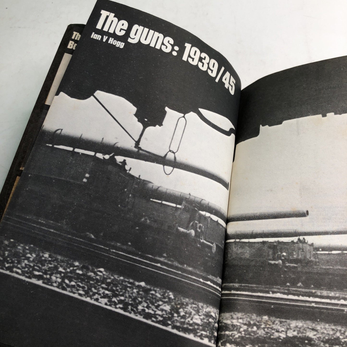 The Guns 1939-45 By Ian V. Hogg 1971 Ballantine's Ilustrated History WW2 BK #11