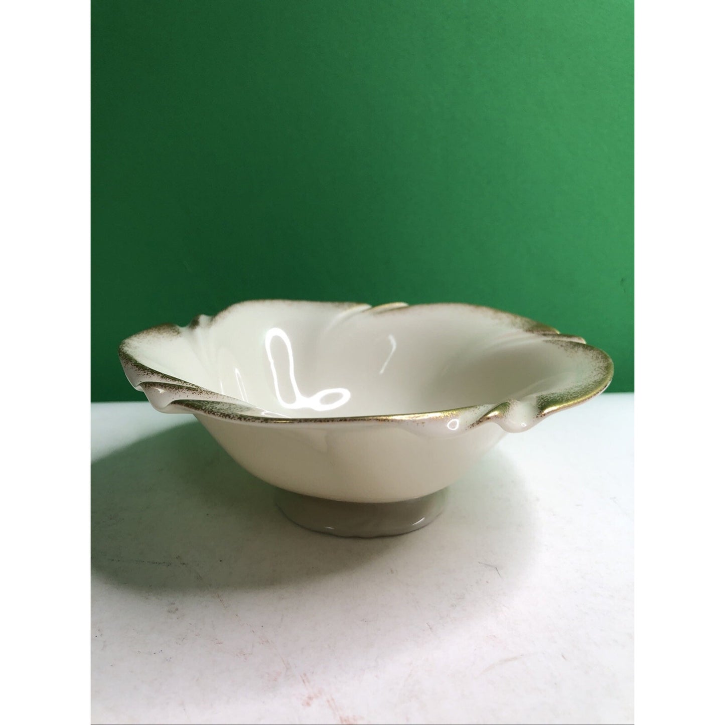 LENOX Dorset Collection Dessert Nut Bowl Candy Dish w/24K Gold Trim Swirl Edge