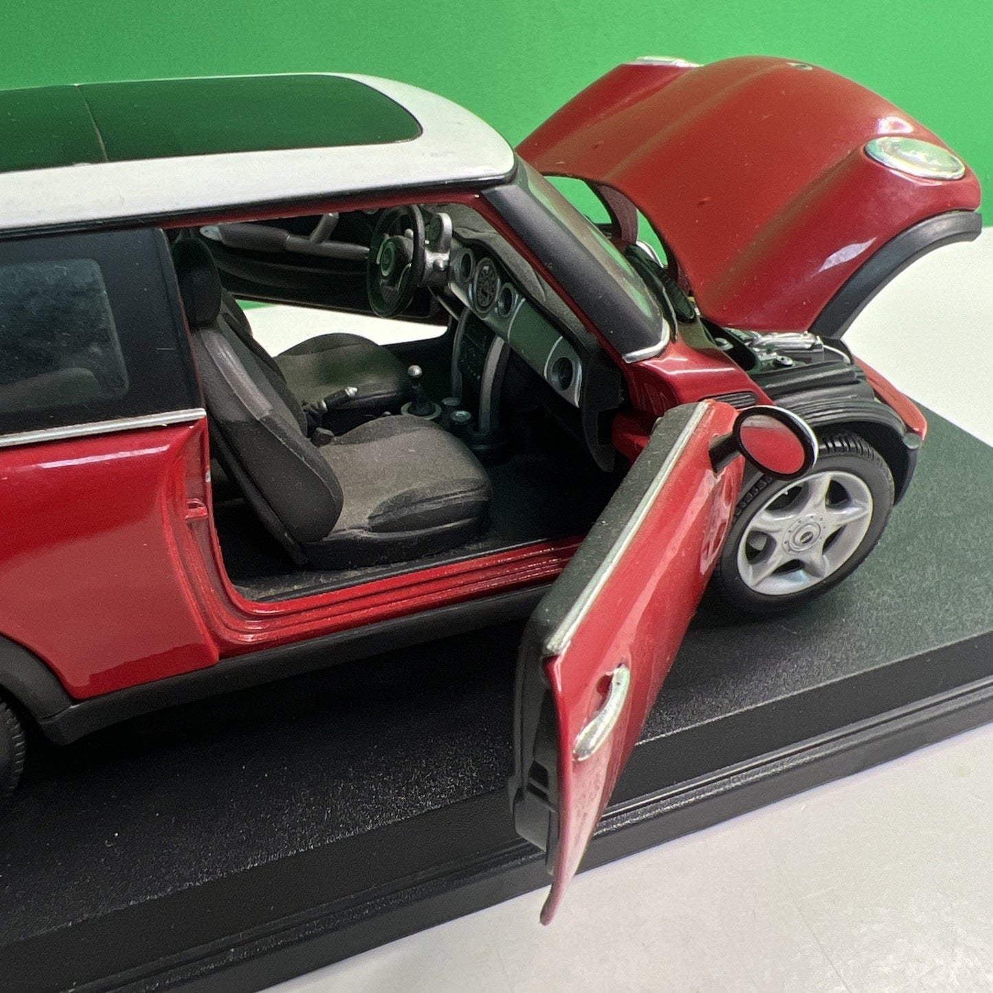 RARE 1998 Mini Cooper Red White Dealer Model Car Maisto Collectors Model
