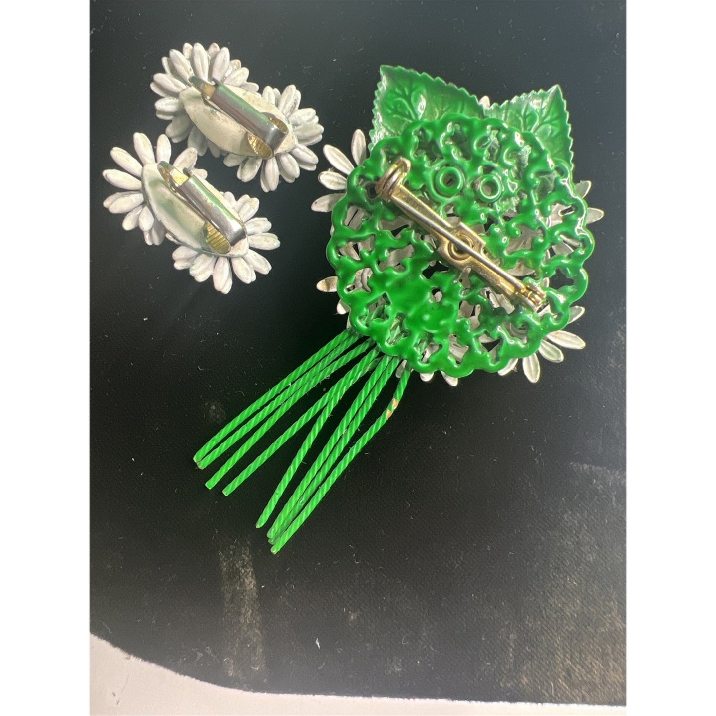 Mid-Century MCM Enamel Daisy Flower Brooch Pin & Clip Earrings Set Vintage