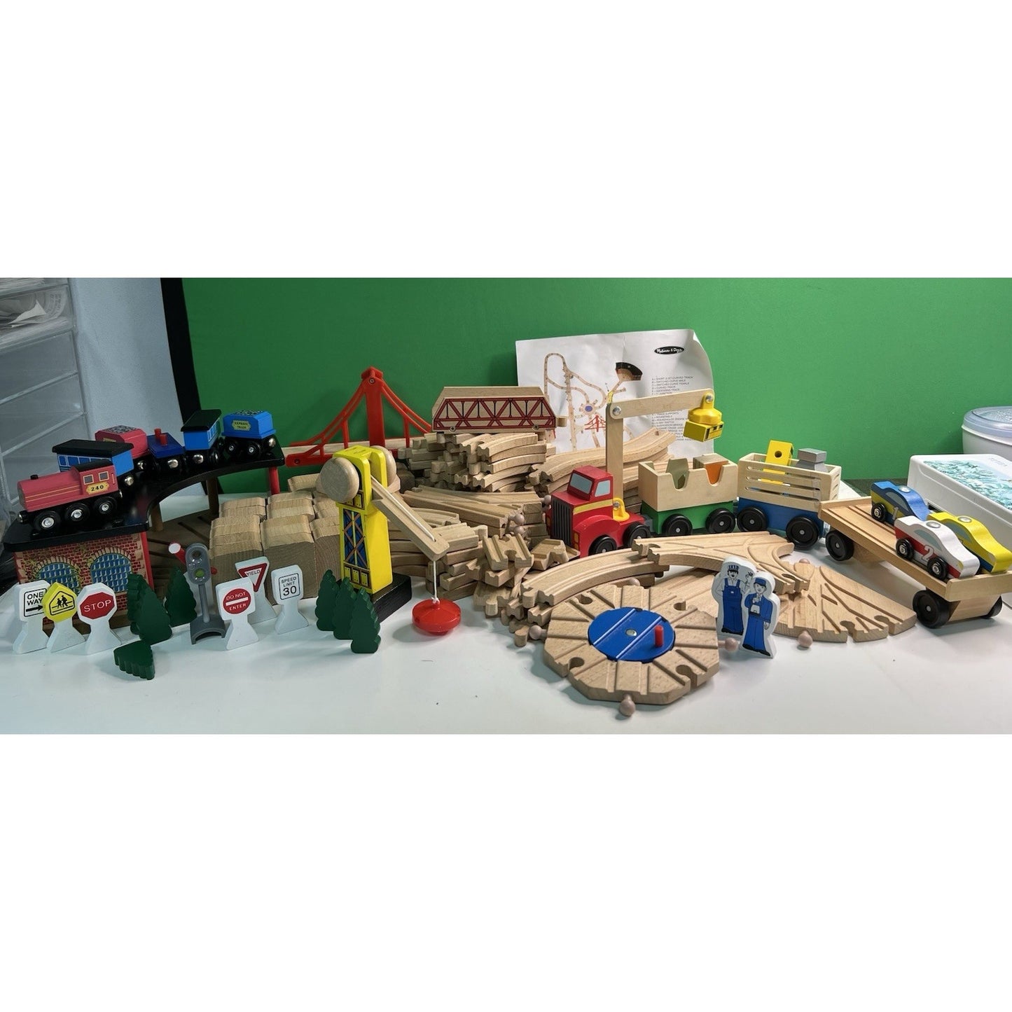 Wooden Train Railway Set 140+pcs Brio Compatible Track & Trains Melissa & Doug