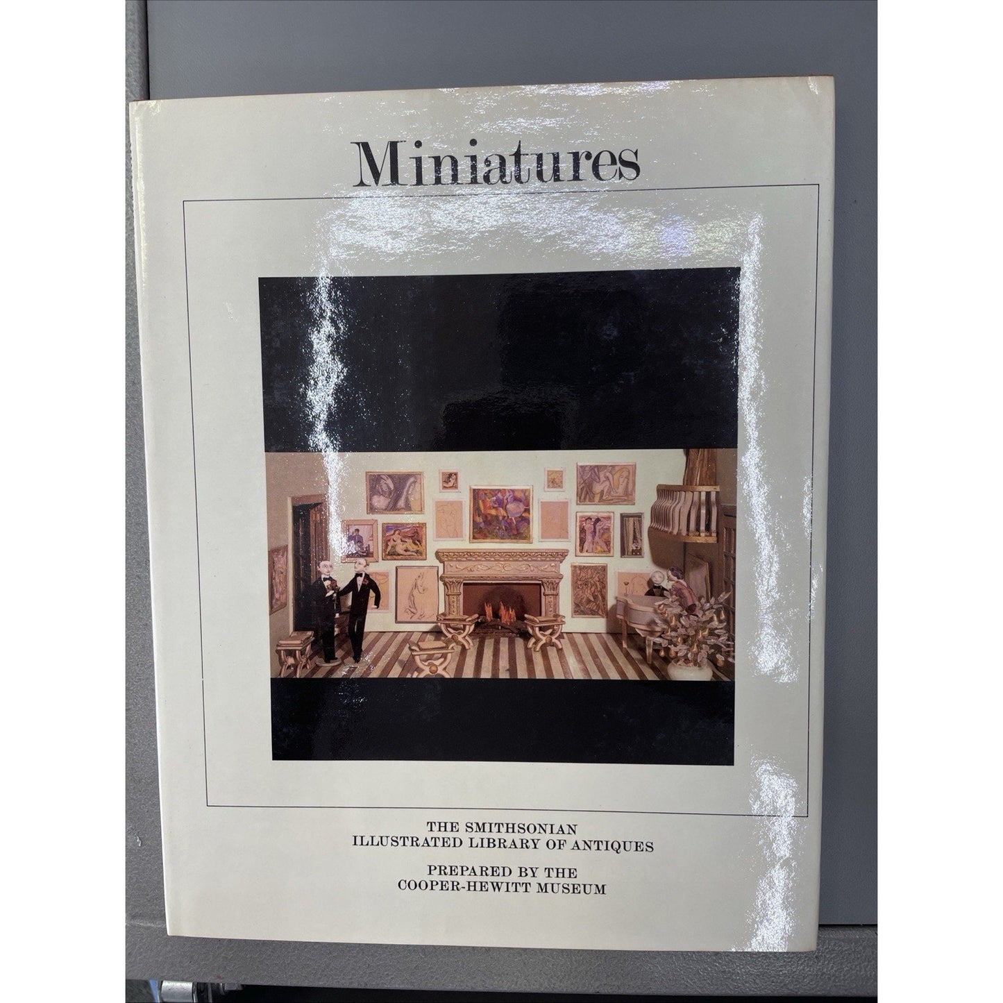 MINIATURES The Smithsonian Illustrated Library of Antiques 1983 HC DJ