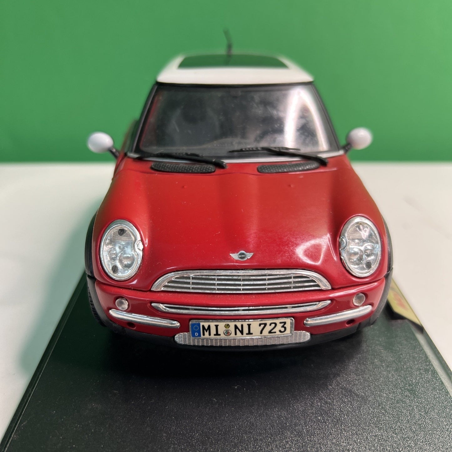 RARE 1998 Mini Cooper Red White Dealer Model Car Maisto Collectors Model