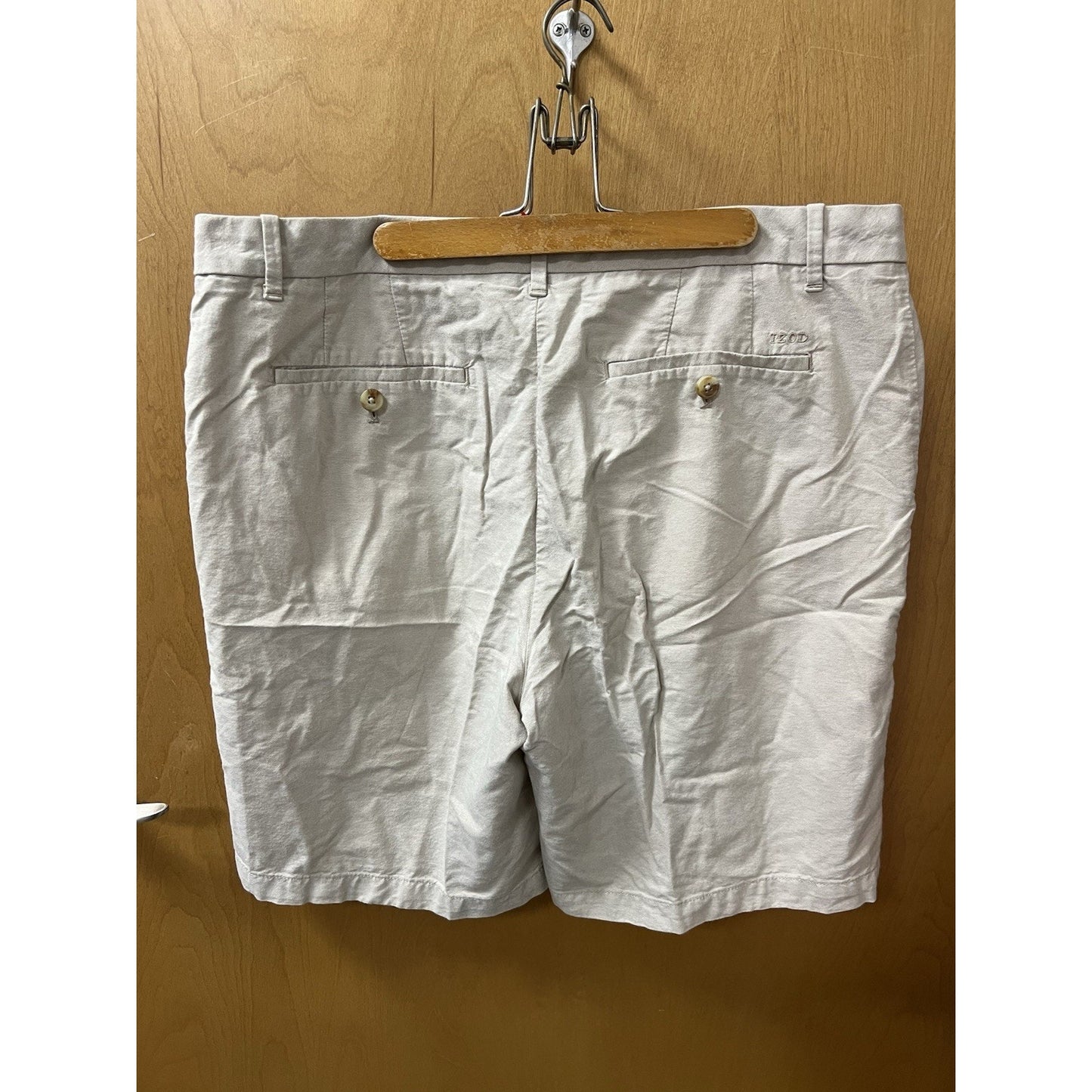 IZOD Men’s 100% Cotton Shorts Size 36 Waist 9” Inseam Classic Khaki Color