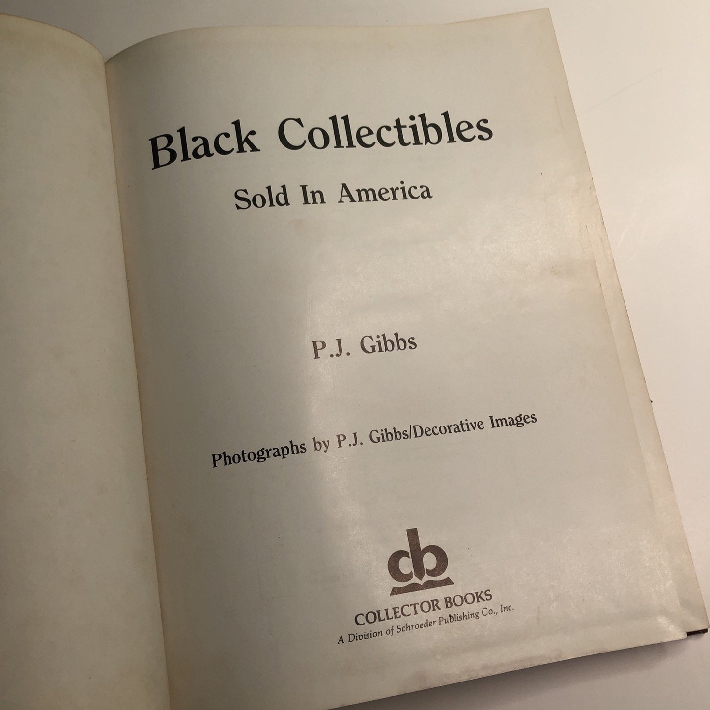 BLACK COLLECTIBLES SOLD IN AMERICA by P.J. Gibbs HARDCOVER Reference Price Guide