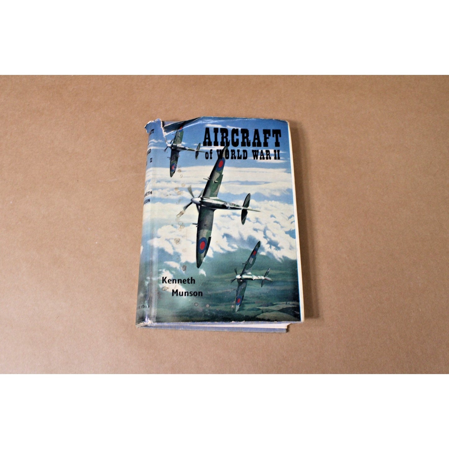 Aircraft of World War II, Kenneth Munson 1962 (1970 Printing) Ian Allan LTD