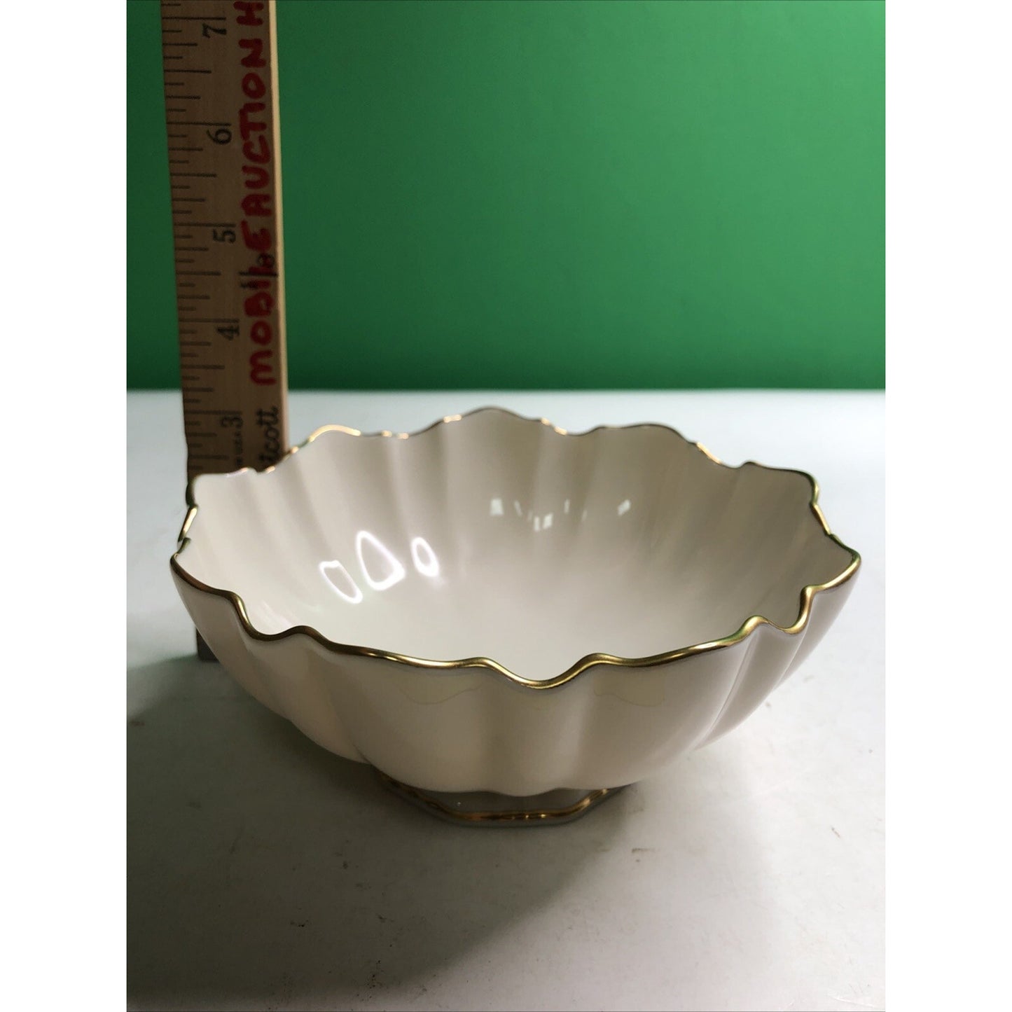 Lenox Symphony Ivory Porcelain Scalloped Footed Bowl 24 Kt Gold Edging Trim 6"